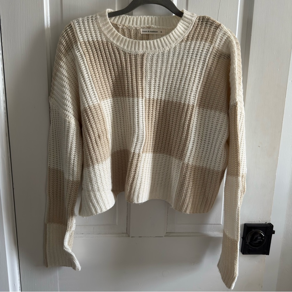 Moon & Madison Beige and Cream Checkered Sweater - Picture 2 of 5